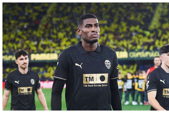 Arsenal agree terms with Valencia defender