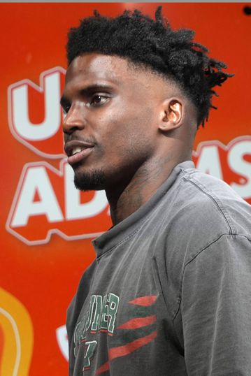 Tyreek Hill Outpaces Lyles in 100-Meter Sprint