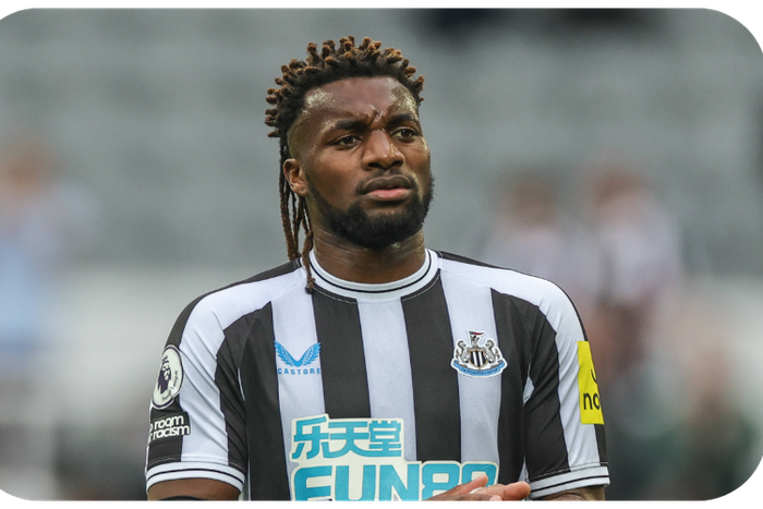 Allan Saint-Maximin says goodbye to Newcastle