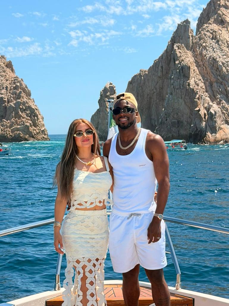 Ana Gabriela and Julián Quiñones on a yatch || IG