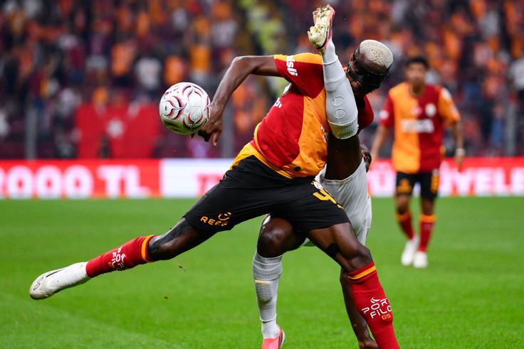 Victor Osimhen leaves Mo Salah completely in the dust after explosive Istanbul masterclass