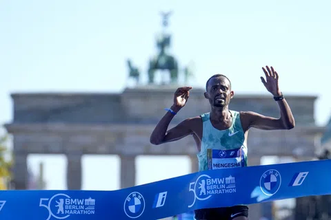 Ethiopia's Milkesa Mengesha ends Kenyan marathon dominance at Berlin Marathon with thrilling victory