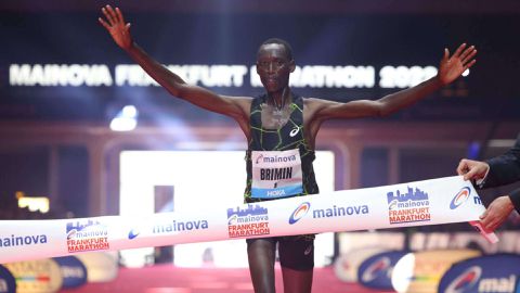Kenya’s Brimin Misoi breaks little sweat to defend his Frankfurt Marathon title