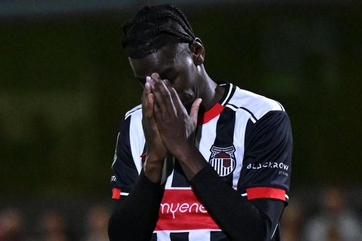 'Fools!' – Man Utd Fans Enjoy Harambee Stars' Clarke Oduor and His Grimsby Teammates' Carabao Cup Thrashing by Brentford