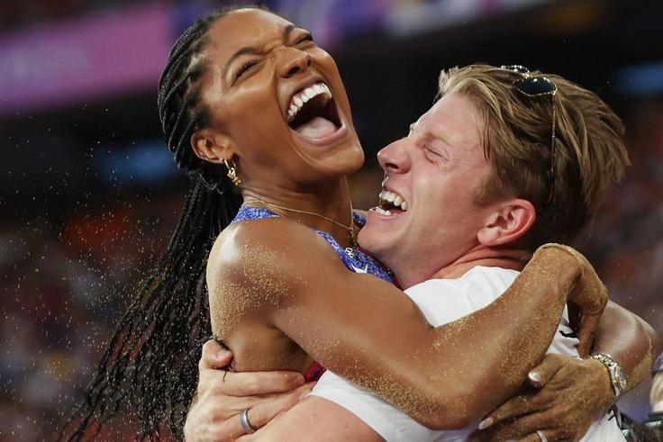 'Don't film that!'- Tara Davis-Woodhall & Hunter Woodhall turn gym struggles into heartwarming laughter