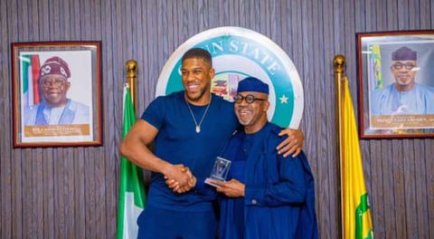 Atiku Abubakar, Dapo Abiodun stand with Anthony Joshua after fatal Ogun Road crash