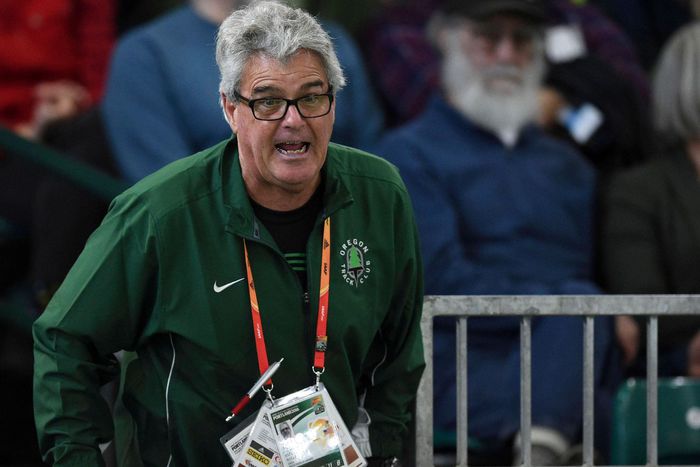 Who is the legendary athletics coach helping Manchester United?