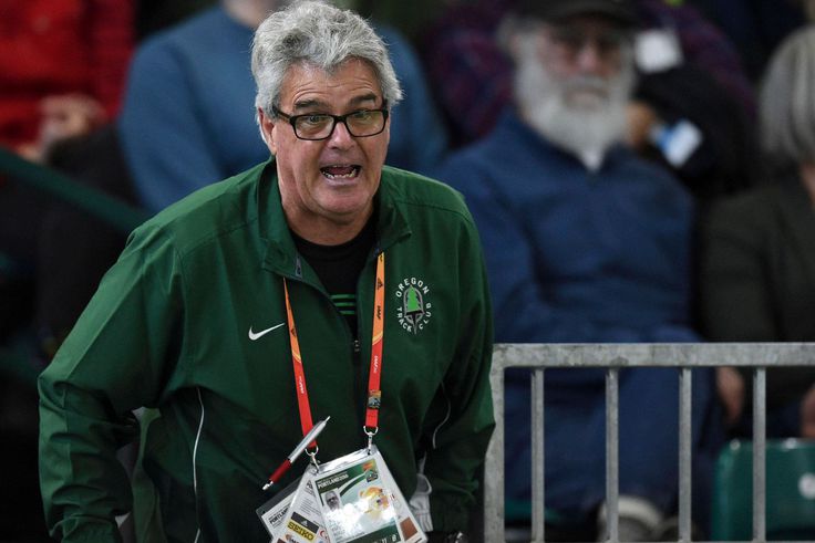 Who is the legendary athletics coach helping Manchester United?