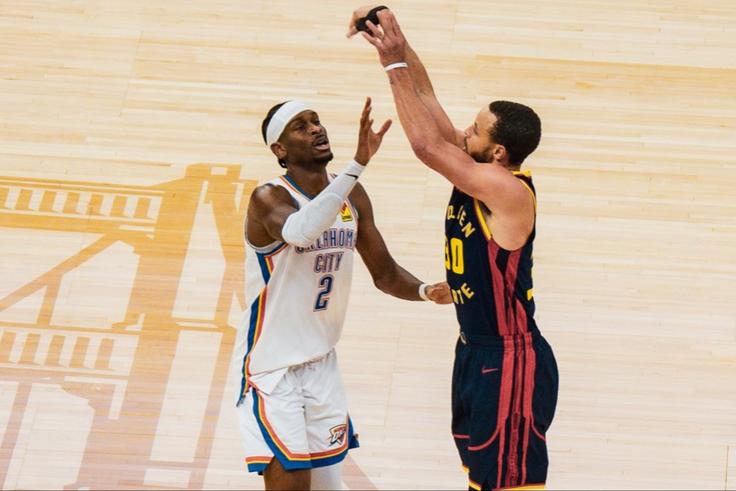 Stephen Curry's comes up clutch as Golden State Warriors ruin 52 points by Shai Gilgeous-Alexander in the victory against Oklahoma City Thunder.