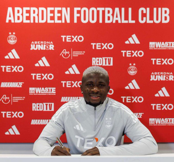 Afeez Aremu signs for Aberdeen || X