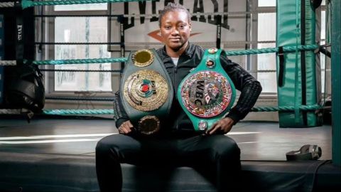 Elizabeth Oshoba: Nigerian boxer shows off titles