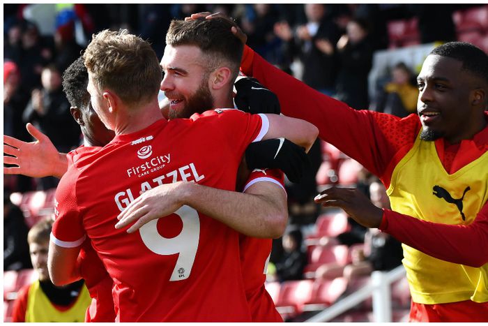 Nnamdi Ofoborh (right) with his Swindon Town teammates.