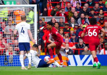 “He let his teammates down!” Critics cannibalize Romero after Spurs’ 4-3 defeat