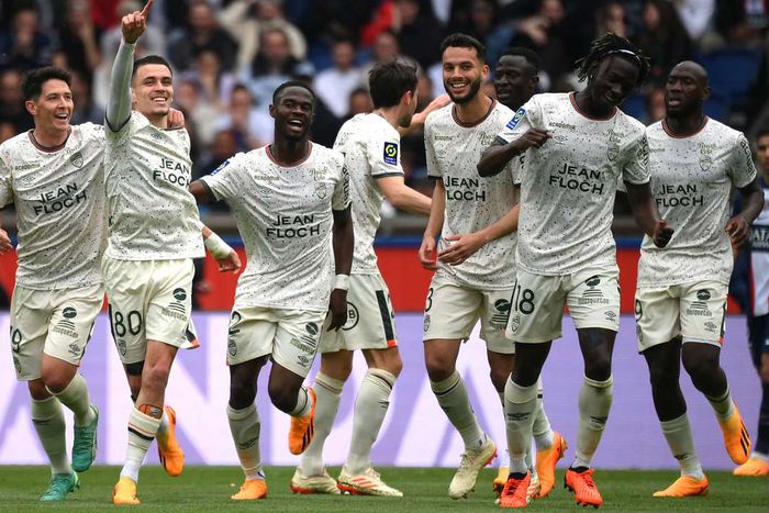 Lorient defeat PSG at the Parc des Princes