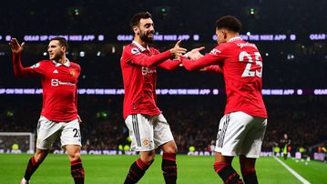 Manchester United beat Aston Villa to strengthen Champions League bid