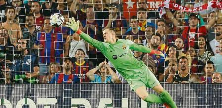 It’s not right - Legendary goalkeeper blasts ter Stegen for putting pressure on Szczesny