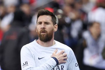 Messi to make decision on Barcelona return imminently as Xavi confirms talks