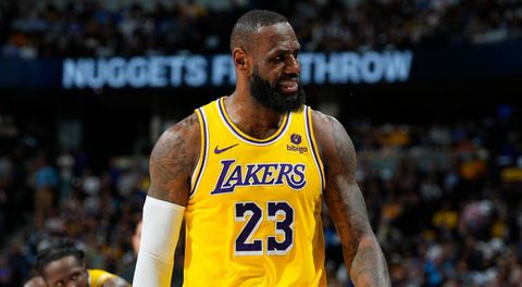 LeBron James ready to accept pay cut to help Lakers land Klay Thompson