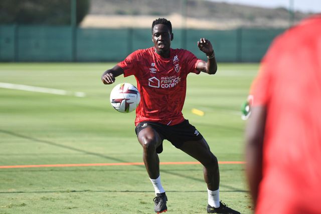 Joseph Okumu training with Stade de Reims.