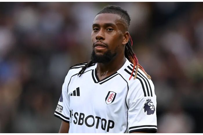 Alex Iwobi urges strong start as he declares south-west London bragging rights up for grabs