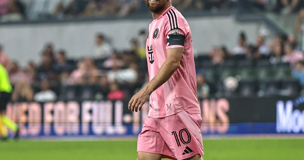 Messi moves closer to Ronaldo on race to 1000 goals after four-goal masterclass against Montreal image