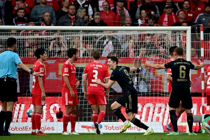 Bayern rebound from cup humiliation by hitting five in Berlin