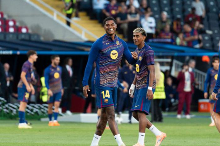 Marcus Rashford and Lamine Yamal smile and warm up during the UEFA Champions League 2025 26 League Phase MD3 match between FC Barcelona and Olympiacos || Image credit: Imago