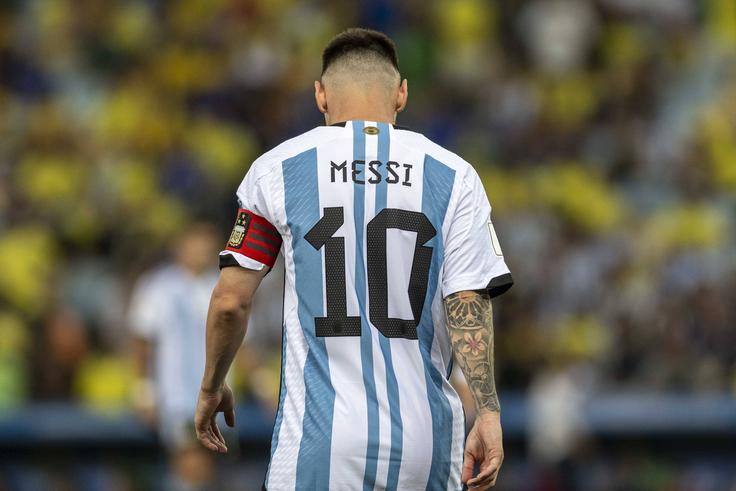 Lionel Messi walking on the pitch