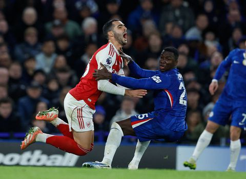 Controversial Red Card Rocks Chelsea-Arsenal Showdown! Caicedo's Challenge Sparks Outcry