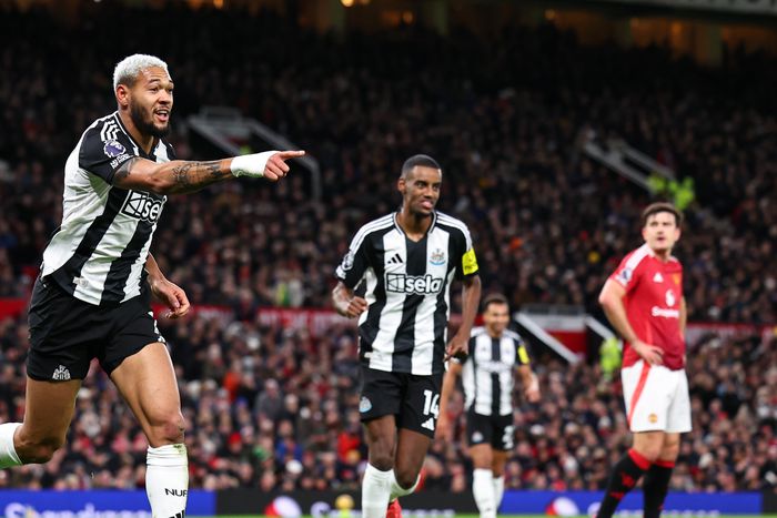 Newcastle's Joelinton and Alexander Isak celebrate against Manchester United | Manchester United news on X