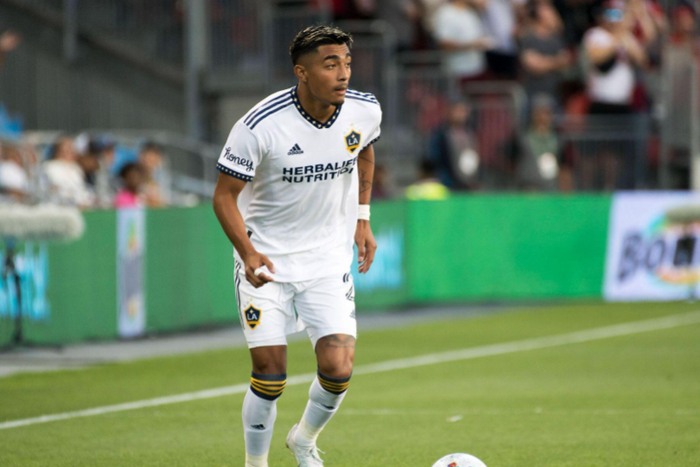 Barcelona reach agreement for Araujo