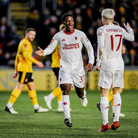 Kobbie Mainoo celebrates his first senior goal for Man United. (Photo Credit: Man Utd/x)
