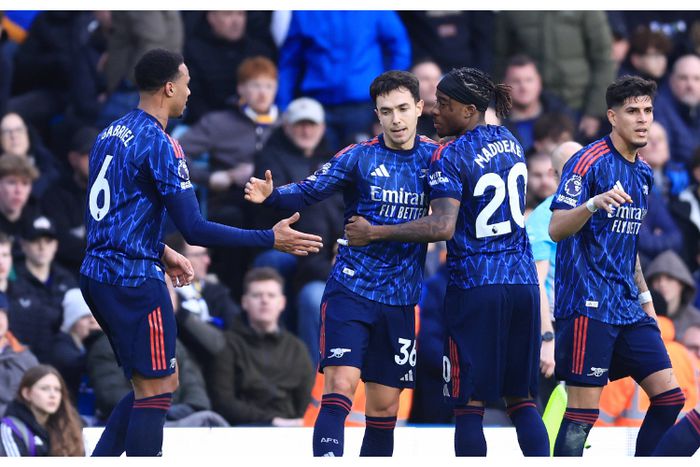 Gunners continue title charge