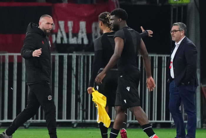 Didier Digard and Terem Moffi after a Nice match