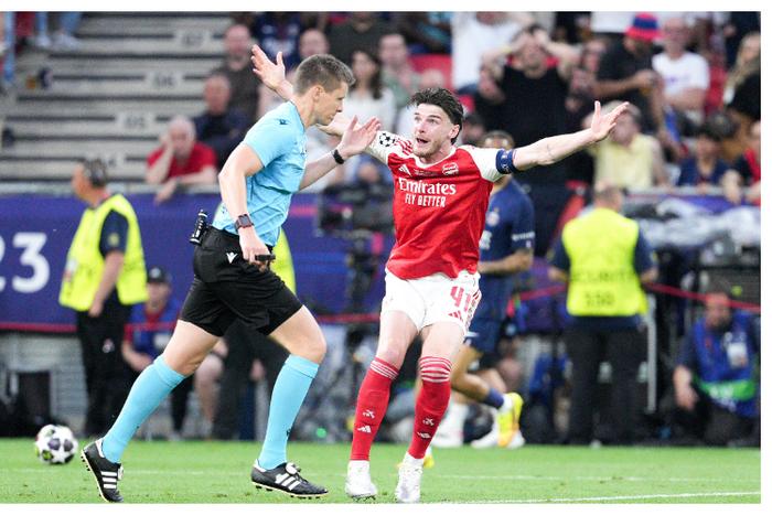Nasri accuses referee of systematically whistling