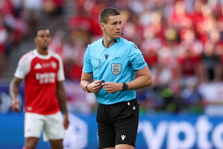 Daniel Siebert, UCL referee || Imago