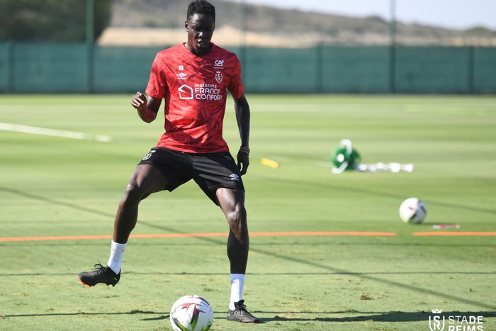 Joseph Okumu in training with Stade de Reims.