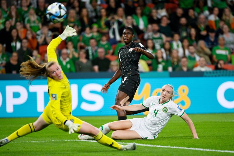 The best chance of the first half came the way of Barcelona star Asisat Oshoala, who shot wide from a ball by Uchenna Kanu.