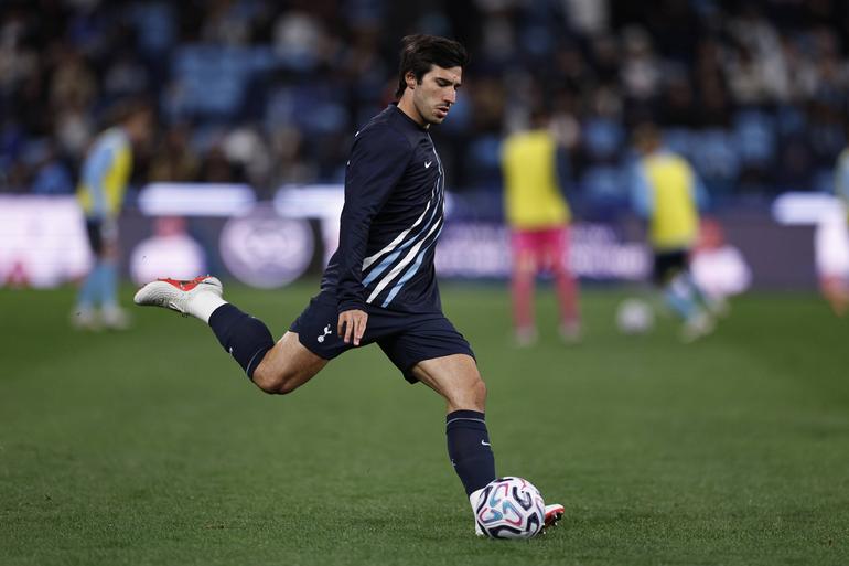 Tonali in action for his new team, Tottenham || imago