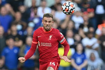 Henderson signs new long-term Liverpool deal