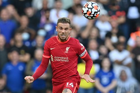 Henderson signs new long-term Liverpool deal