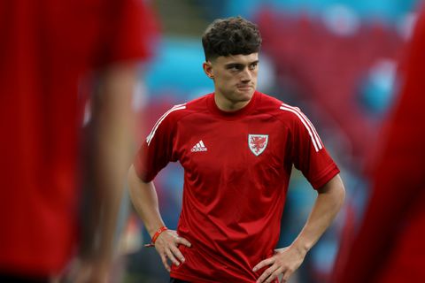 Welsh winger James leaves Man Utd to join Leeds