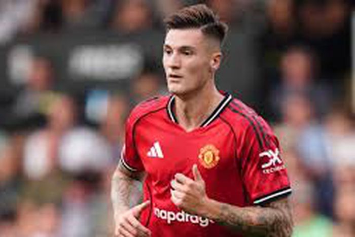 Sesko shouldn't start from the bench - Sunday Oliseh tells Amorim