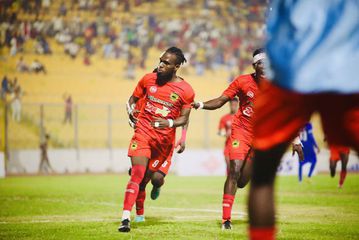 Steven Mukwala nets brace for Asante Kotoko to keep Golden Boot chase alive