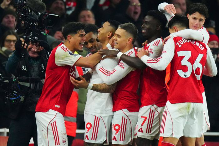 Arsenal celebrate Gabriel Jesus' goal against Aston Villa | Imago