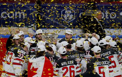 MS v hokeji: Kanaďania sú majstri sveta! Fantastický obrat zavŕšili porážkou Fínov