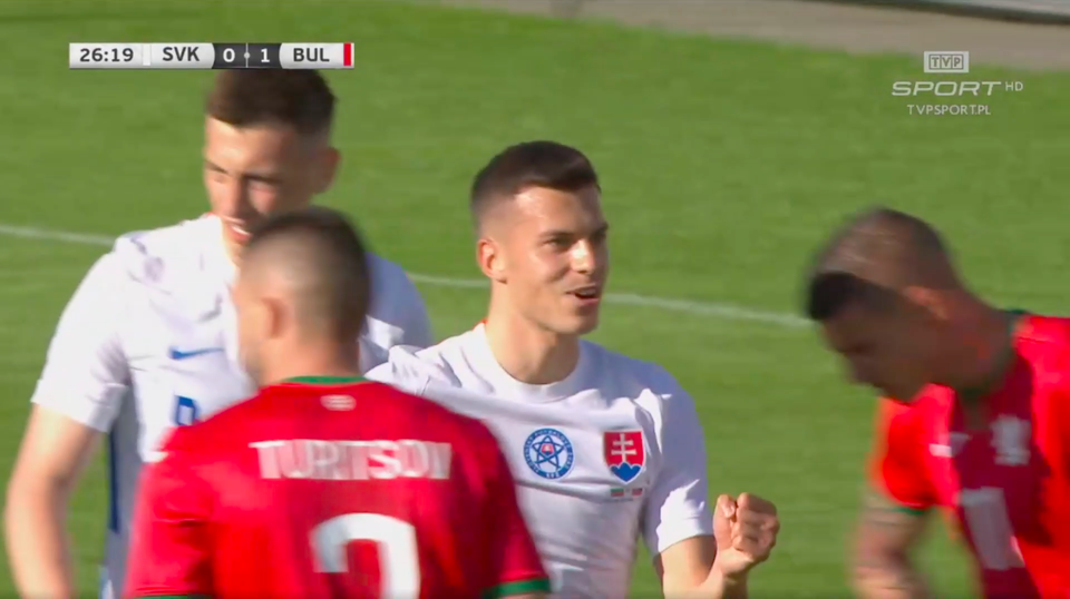 László Bénes sa teší z gólu.