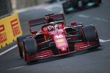 VC Azerbajdžanu: Pole position opäť pre Ferrari, kvalifikáciu poznačili viaceré prerušenia