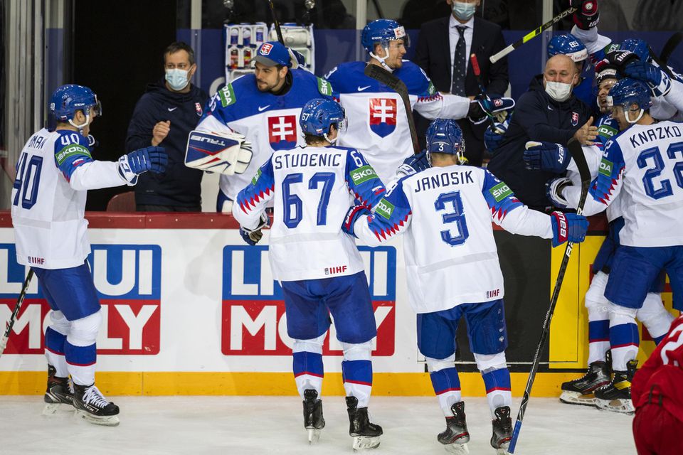 MS v hokeji 2021: Slovensko - Rusko: slovenská striedačka sa teší po strelení gólu na 1:0