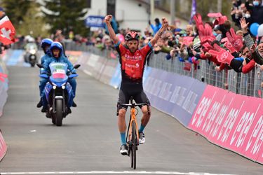 Giro: Caruso vyhral 20. etapu, Bernal finišoval druhý, Sagan kontroloval priebeh